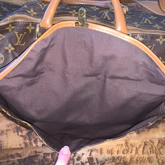 Louis Vuitton duffle bag with exterior pockets - Picture 10 of 16